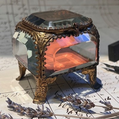 Boite reliquaire du XIXème siècle - Coffret à bijoux