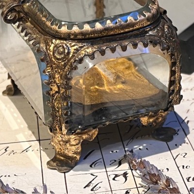 Boite reliquaire du XIXème siècle - Coffret à bijoux