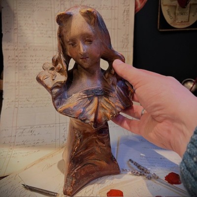 Advertising bust in plaster - Au Gagne Petit - Art Nouveau circa 1900