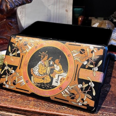 Lacquered boiled cardboard sewing box - Japonism decoration - 1860