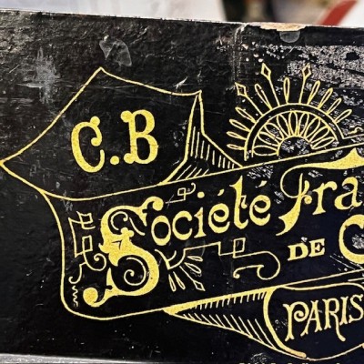 Lacquered boiled cardboard sewing box - Japonism decoration - 1860