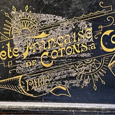 Lacquered boiled cardboard sewing box - Japonism decoration - 1860