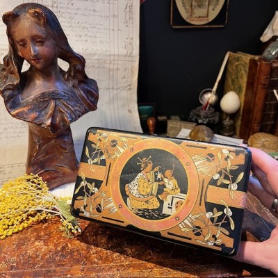 Lacquered boiled cardboard sewing box - Japonism decoration - 1860