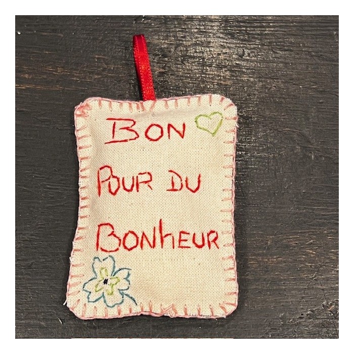 Embroidered amulet by Marius à Paris - Lucky charm