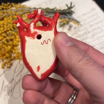 Coeur anatomique en céramique par l'Artiste Naouchka - Pièce unique