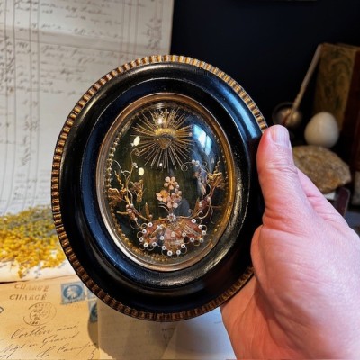 Paper quilling reliquary - Napoleon III oval frame - 19th century