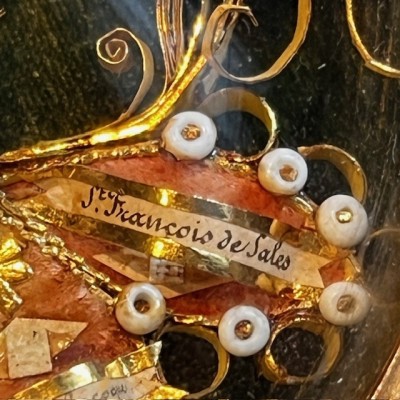 Paper quilling reliquary - Napoleon III oval frame - 19th century