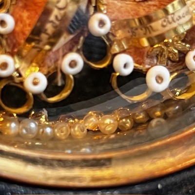 Paper quilling reliquary - Napoleon III oval frame - 19th century