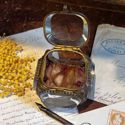 Boite reliquaire du XIXème siècle - Coffret à bijoux