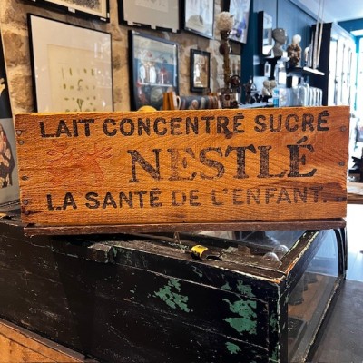 Antique wooden advertising case - Nestlé milk - stencil inscriptions