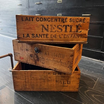 Caisse publicitaire ancienne en bois - Lait concentré infantile Nestlé