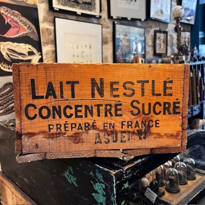 Antique wooden advertising case - Nestlé milk - stencil inscriptions