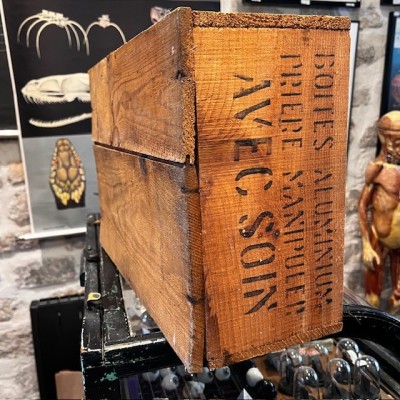 Caisse publicitaire ancienne en bois - Lait concentré infantile Nestlé