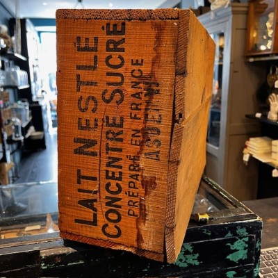 Caisse publicitaire ancienne en bois - Lait concentré infantile Nestlé