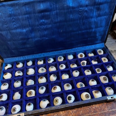 Antique glass eye - cristal ball - prosthetic eye