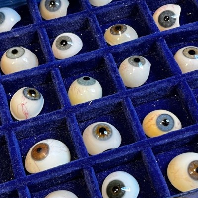 Antique glass eye - cristal ball - prosthetic eye