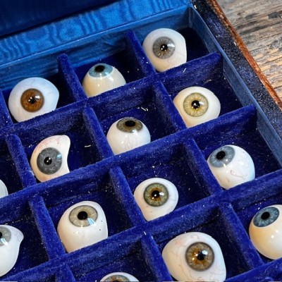 Antique glass eye - cristal ball - prosthetic eye