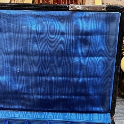 Boite de rangement pour oeil de verre - 50 cases en feutrine bleue