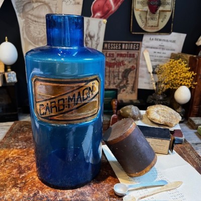 Magnesium Carbonate - Antique Cobalt blue glass apothecary jar - Pharmacy