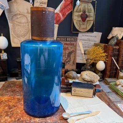 Magnesium Carbonate - Antique Cobalt blue glass apothecary jar - Pharmacy