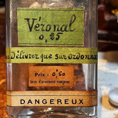 Veronal - Barbiturates - 1940s - Vintage pharmacy bottle - Apothecary