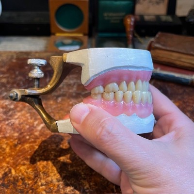 Bronze dental articulator (circa 1920) - Dental instrument - Dentistry