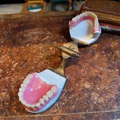 Bronze dental articulator (circa 1920) - Dental instrument - Dentistry