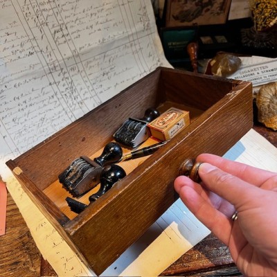 Le Tiroir du Pharmacien - Petit Tiroir de pharmacie ancien en bois