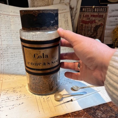 Cola concassé - Bocal ancien de pharmacie - Apothicaire