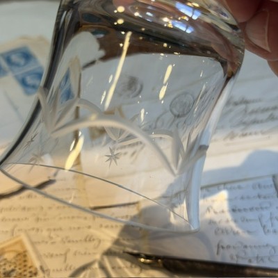 Petite cloche ancienne en verre gravé