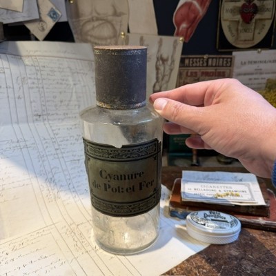 Potassium cyanide and iron - 19th century pharmacy bottle - Apothecary
