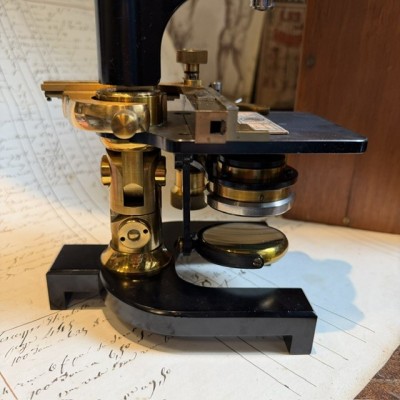 Microscope Stiassnie Paris en laiton - Coffret acajou - 1905/1908