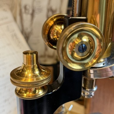 Microscope Stiassnie Paris en laiton - Coffret acajou - 1905/1908