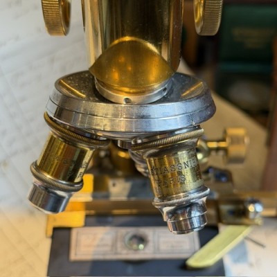 Microscope Stiassnie Paris en laiton - Coffret acajou - 1905/1908