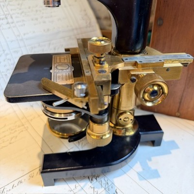 Microscope Stiassnie Paris en laiton - Coffret acajou - 1905/1908