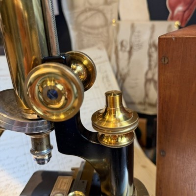 Microscope Stiassnie Paris en laiton - Coffret acajou - 1905/1908