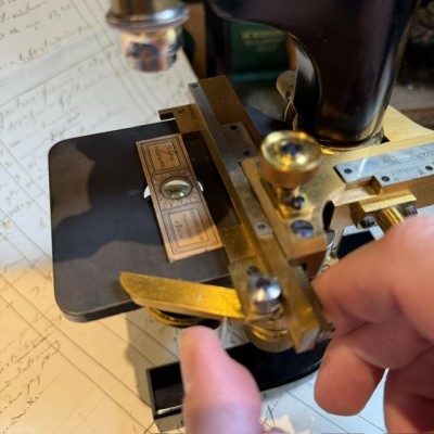 Microscope Stiassnie Paris en laiton - Coffret acajou - 1905/1908