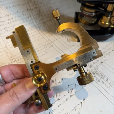 Microscope Stiassnie Paris en laiton - Coffret acajou - 1905/1908