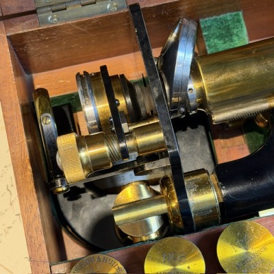 Microscope Stiassnie Paris en laiton - Coffret acajou - 1905/1908