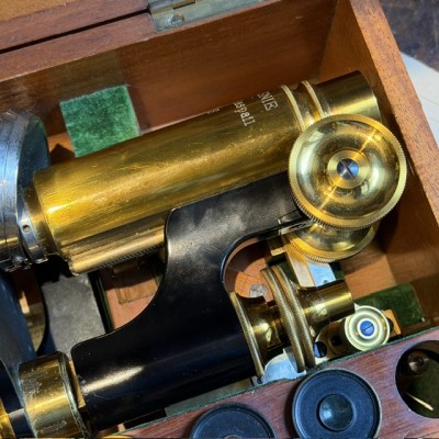 Microscope Stiassnie Paris en laiton - Coffret acajou - 1905/1908