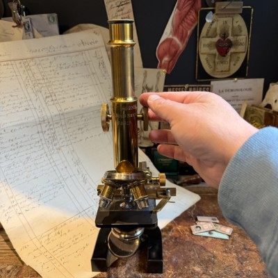 Microscope Stiassnie Paris en laiton - Coffret acajou - 1905/1908