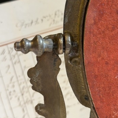 Miroir psyché de table en laiton - Putti et rocaille - Fin XIXème