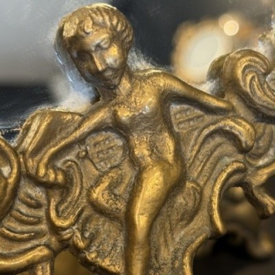 Miroir psyché de table en laiton - Putti et rocaille - Fin XIXème