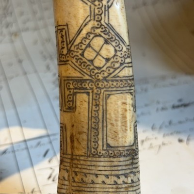 Antique Betel lime powder box - Tribal art West Timor - Engraved bone