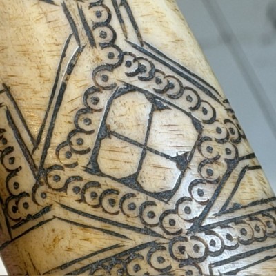 Antique Betel lime powder box - Tribal art West Timor - Engraved bone