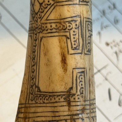 Antique Betel lime powder box - Tribal art West Timor - Engraved bone