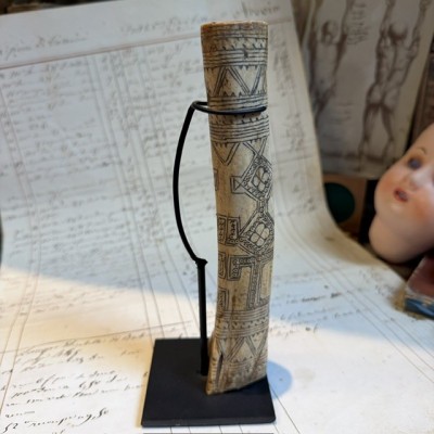 Boîte à chaux pour Bétel - Art Tribal Timor Occidental - Os gravé 1900