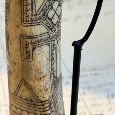 Antique Betel lime powder box - Tribal art West Timor - Engraved bone