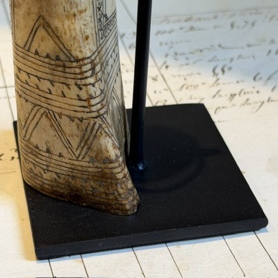 Boîte à chaux pour Bétel - Art Tribal Timor Occidental - Os gravé 1900