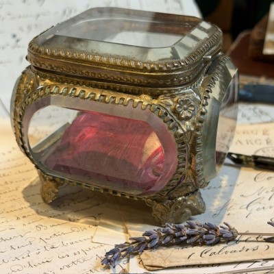 Boite reliquaire du XIXème siècle - Coffret à bijoux